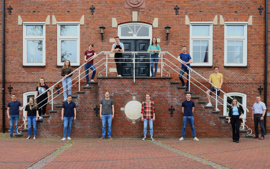 Jongerenambassadeurs Bloemencorso Lichtenvoorde presenteren hun eindrapport